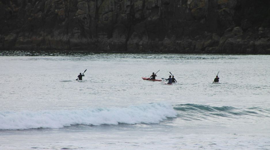 Los hechos ocurrieron la mañana de hoy, cuando diversos grupos de turistas en kayaks y tablas salieron a las 05:30 horas de las playas de Boca del Río con rumbo a la Isla de Sacrificios, donde los atrapó mal tiempo: vientos y oleajes fuertes. Unsplash