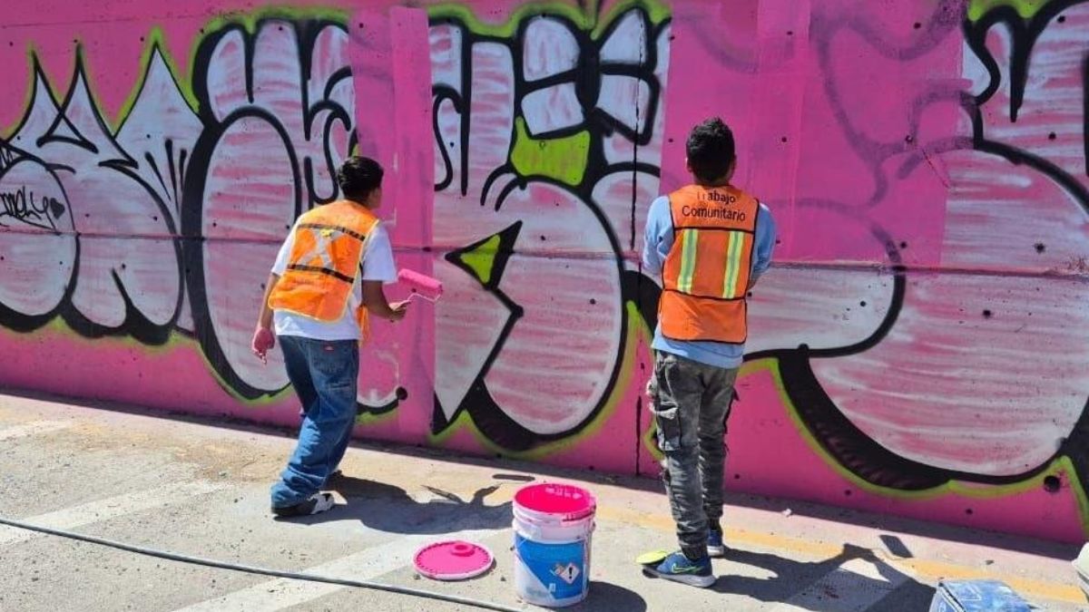 Jóvenes resarcen daños al mural “Guadalajara es Mundialista” mediante trabajo comunitario