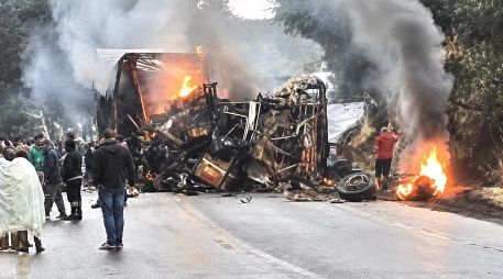 Las autoridades han confirmado ocho víctimas fatales y diez heridos que han sido trasladados a hospitales cercanos por los servicios de emergencia. X / Bombeiros_MG