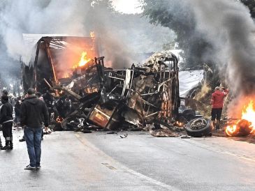 Las autoridades han confirmado ocho víctimas fatales y diez heridos que han sido trasladados a hospitales cercanos por los servicios de emergencia. X / Bombeiros_MG