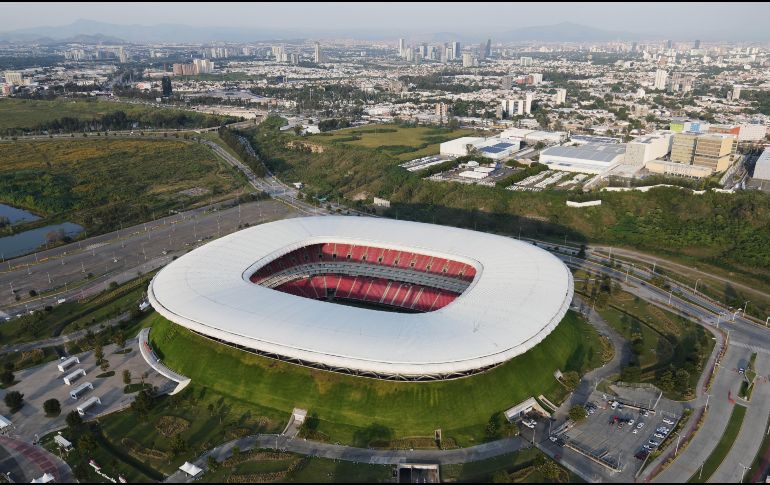 Guadalajara no se queda atrás en esta fiesta deportiva. El Estadio AKRON, la moderna casa de las Chivas, será el epicentro del futbol en Jalisco.  AP / E. Verdugo