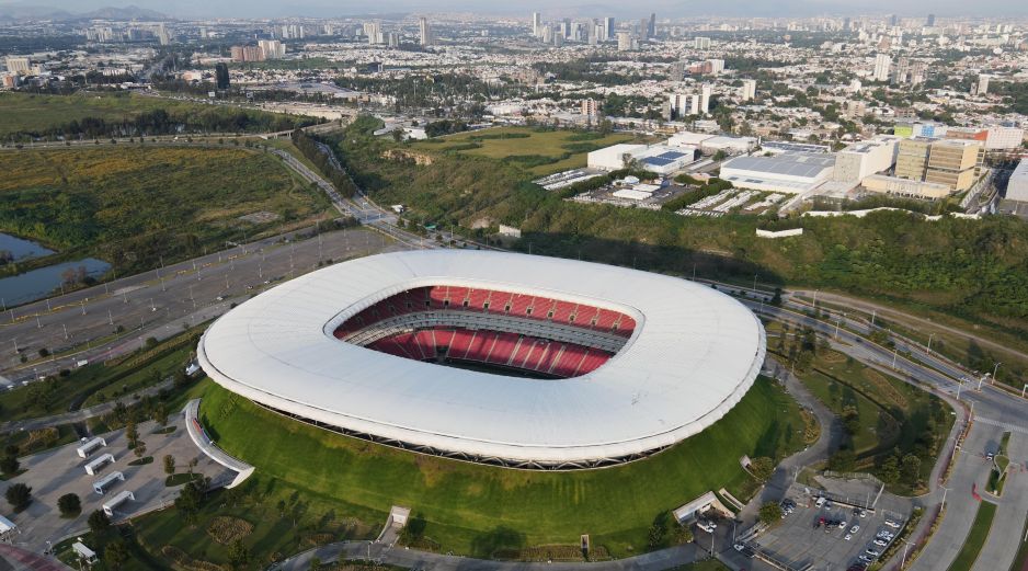 Guadalajara no se queda atrás en esta fiesta deportiva. El Estadio AKRON, la moderna casa de las Chivas, será el epicentro del futbol en Jalisco.  AP / E. Verdugo