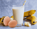 El principal motivo por el que la gente añade este ingrediente a sus bebidas es para aumentar la ingesta proteica diaria. ESPECIAL / CANVA