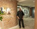 La propuesta visual de García-Villa se sostiene en una fotografía cuidada y minimalista, donde cada encuadre parece construido desde la contemplación y no desde el exceso. CORTESÍA