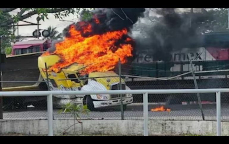 Los bloqueos e incendios generaron un ambiente de tensión en Colima durante algunas horas. X