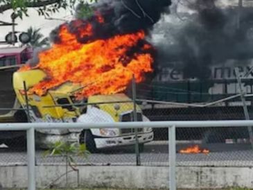 Los bloqueos e incendios generaron un ambiente de tensión en Colima durante algunas horas. X