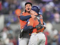 Alimber Santa. El relevista de Houston (izquierda) logró terminar la faena al retirar en orden a los seis bateadores que enfrentó ayer en Arlington. AP