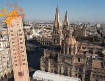 ¿Ya tienes listo tu termo de agua fría para enfrentar la jornada de hoy en Guadalajara? ESPECIAL / CANVA