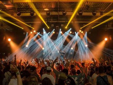 Conciertos, ambiente nocturno y espectáculos masivos marcarán el cierre de mayo en la capital de Jalisco. PEXELS
