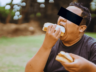 Quien come compulsivamente suele intentar gestionar traumas no resueltos, evadir la soledad o silenciar una ansiedad abrumadora que no puede expresar con palabras. ESPECIAL / CANVA
