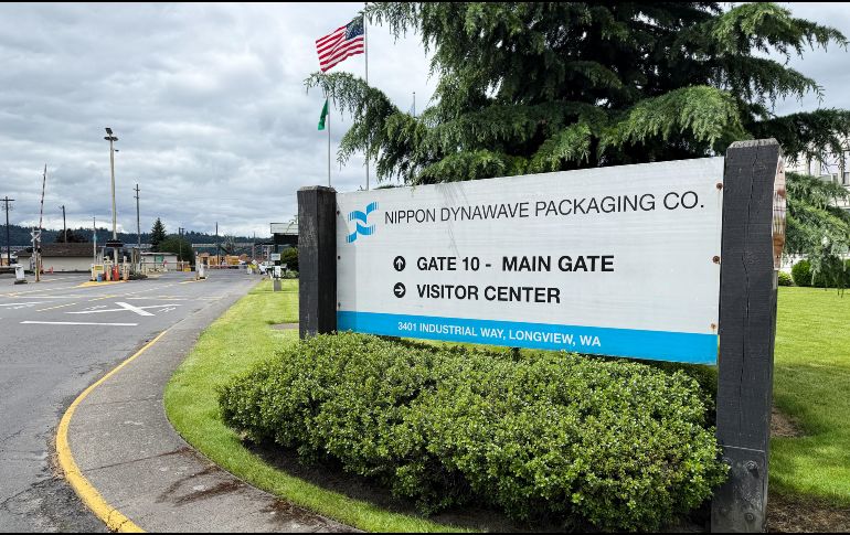 Exterior de la planta procesadora de papel Nippon Dynawave Packaging Co., tras la implosión de un tanque químico, el martes 26 de mayo de 2026, en Longview, Washington. AP/C. Rush
