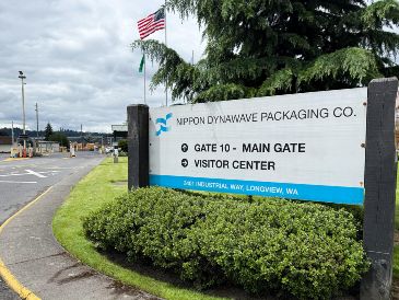 Exterior de la planta procesadora de papel Nippon Dynawave Packaging Co., tras la implosión de un tanque químico, el martes 26 de mayo de 2026, en Longview, Washington. AP/C. Rush