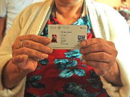 La credencial vigente del INAPAM representa el único requisito para acceder a las promociones durante todo junio. EL INFORMADOR/ARCHIVO