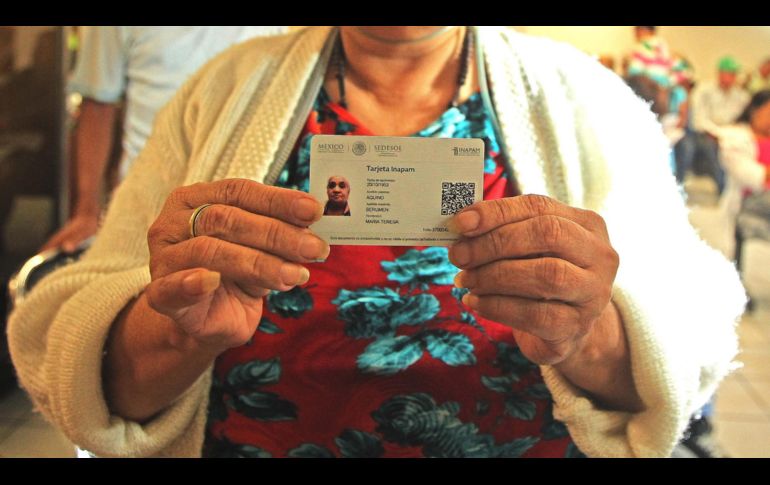 La credencial vigente del INAPAM representa el único requisito para acceder a las promociones durante todo junio. EL INFORMADOR/ARCHIVO