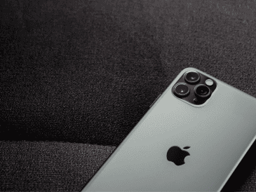 En los últimos días han circulado en redes sociales y sitios especializados nuevas filtraciones sobre la próxima generación de teléfonos de Apple. CANVA.