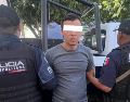 Por su presunta participación en delitos contra la salud y por haber sido sorprendidos en posesión de varias dosis de droga, oficiales de la Policía Metropolitana detuvieron a tres presuntos narcomenudistas en hechos distintos. ESPECIAL