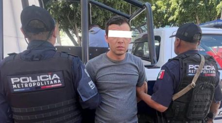 Por su presunta participación en delitos contra la salud y por haber sido sorprendidos en posesión de varias dosis de droga, oficiales de la Policía Metropolitana detuvieron a tres presuntos narcomenudistas en hechos distintos. ESPECIAL