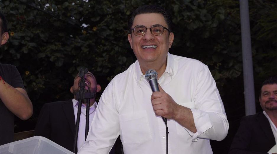 El líder morenista acusó una supuesta complicidad entre gobiernos municipales y desarrolladores privados. FACEBOOK / CHEMA MARTÍNEZ