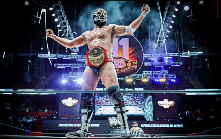 El Consejo Mundial de Lucha Libre decidió calentar motores con un encuentro poco habitual: una “cascarita” entre luchadores y representantes de los medios de comunicación. CMLL