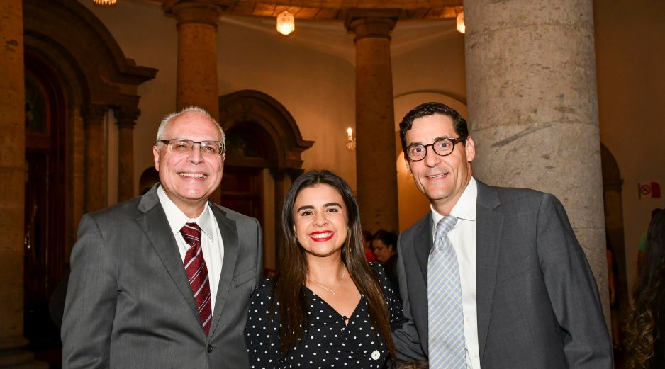 Alejandro Matos, Isaura Amador y Bernardo Fernández. GENTE BIEN JALISCO / Revista del 29 de mayo 2026