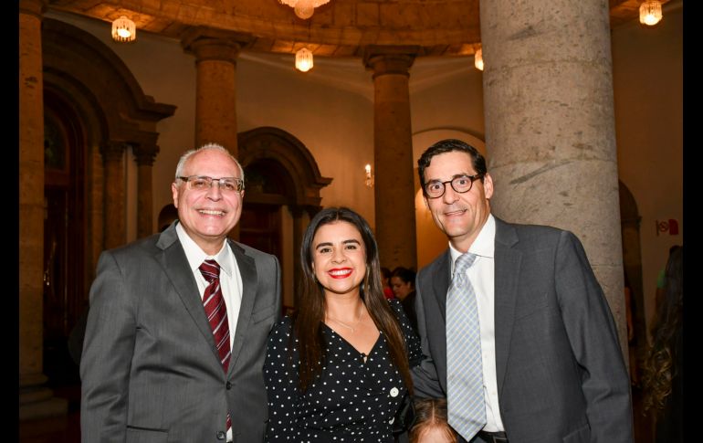Alejandro Matos, Isaura Amador y Bernardo Fernández. GENTE BIEN JALISCO / Revista del 29 de mayo 2026