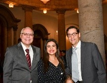 Alejandro Matos, Isaura Amador y Bernardo Fernández. GENTE BIEN JALISCO / Revista del 29 de mayo 2026