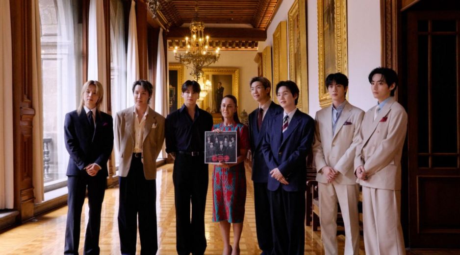 La visita de BTS a México fue un evento viral que conmocionó a sus seguidores y que además mostró una cercanía con Sheinbaum, quien prometió el regreso del grupo al país norteamericano. ESPECIAL/X/ @bts_bighit