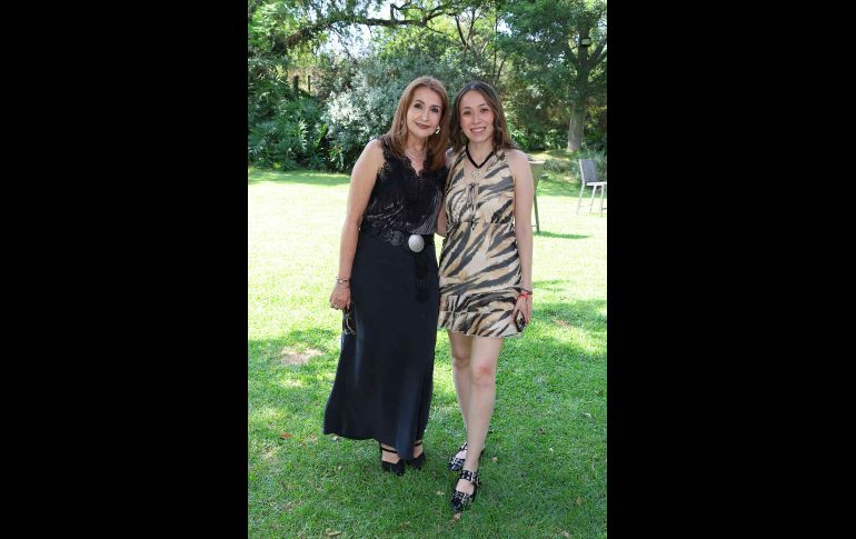 Claudia Pérez y Andrea Solórzano. GENTE BIEN JALISCO / Despedida de soltera de Ana Paula Yerenas Solórzano