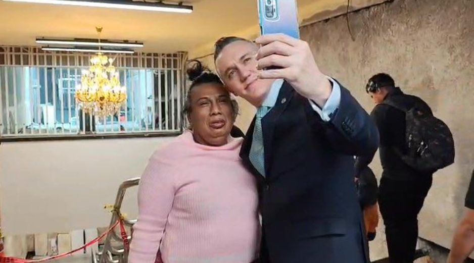 Así reaccionó Adrián Ruvalcaba ante los memes que se generaron alrededor de las remodelaciones de la Estación Hidalgo. ESPECIAL / X: @AdrianRubalcava