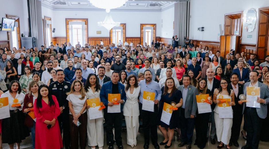 La entrega de este distintivo los prestadores de servicios turísticos están capacitados para recibir a los visitantes que vendrán a Guadalajara durante el Mundial de Futbol 2026. ESPECIAL