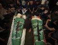 Gazatíes asisten este miércoles al funeral de Mohammed Odeh, jefe militar del grupo islamista Hamás, quien murió el martes en un ataque israelí contra el barrio de Rimal. EFE/A. Awad