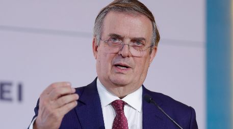 El secretario de Economía, Marcelo Ebrard, habla durante su participación en el IX Congreso Iberoamericano CEAPI este miércoles en la Ciudad de México. EFE/I. Esquivel