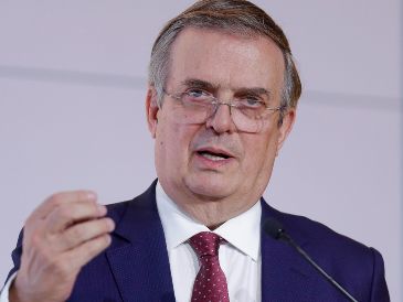 El secretario de Economía, Marcelo Ebrard, habla durante su participación en el IX Congreso Iberoamericano CEAPI este miércoles en la Ciudad de México. EFE/I. Esquivel