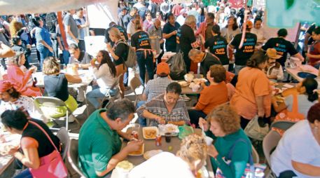 Los mercados de Jalisco ofrecen una amplia variedad de platillos y bebidas tradicionales para disfrutar en familia. EL INFORMADOR