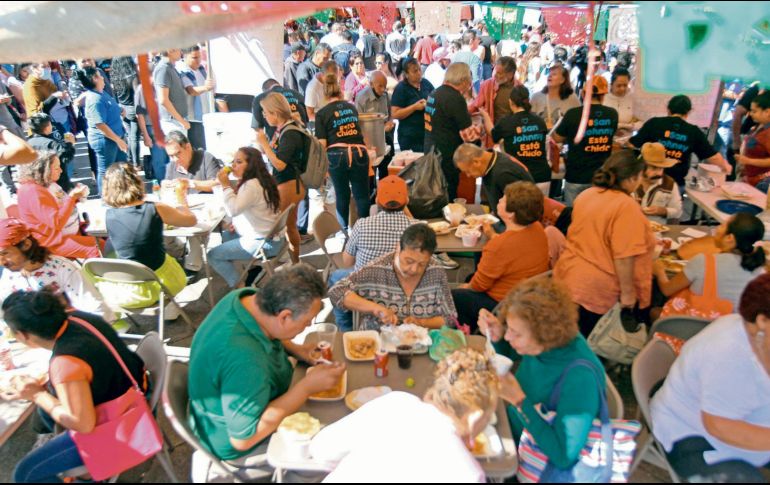 Los mercados de Jalisco ofrecen una amplia variedad de platillos y bebidas tradicionales para disfrutar en familia. EL INFORMADOR