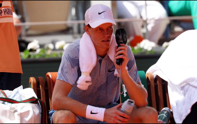 Tras la derrota de Sinner, el serbio Djokovic es el gran favorito para ganar el Roland Garros. EFE / M. Badra