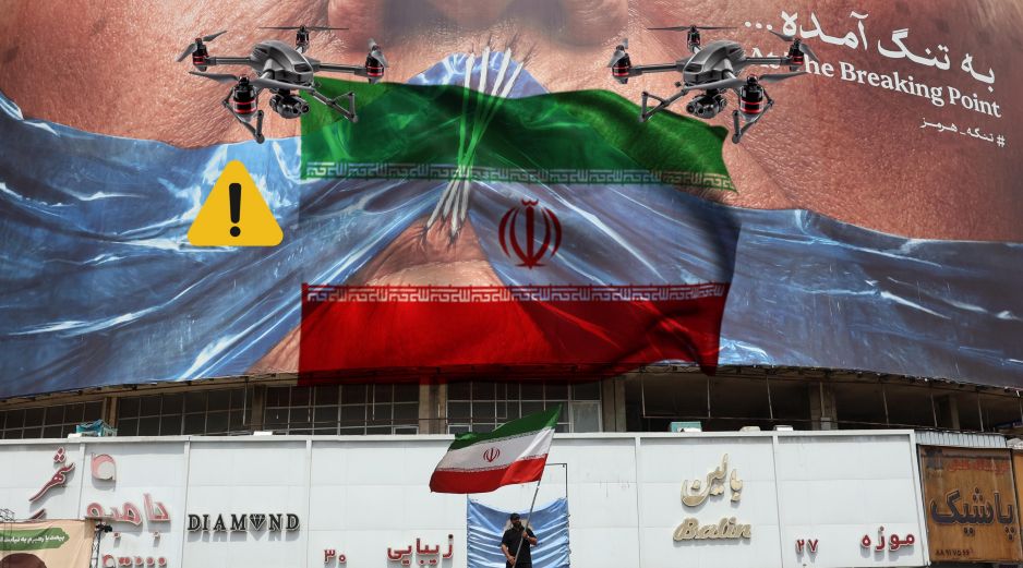 Un hombre con una bandera de Irán en Teherán debajo de un espectacular 