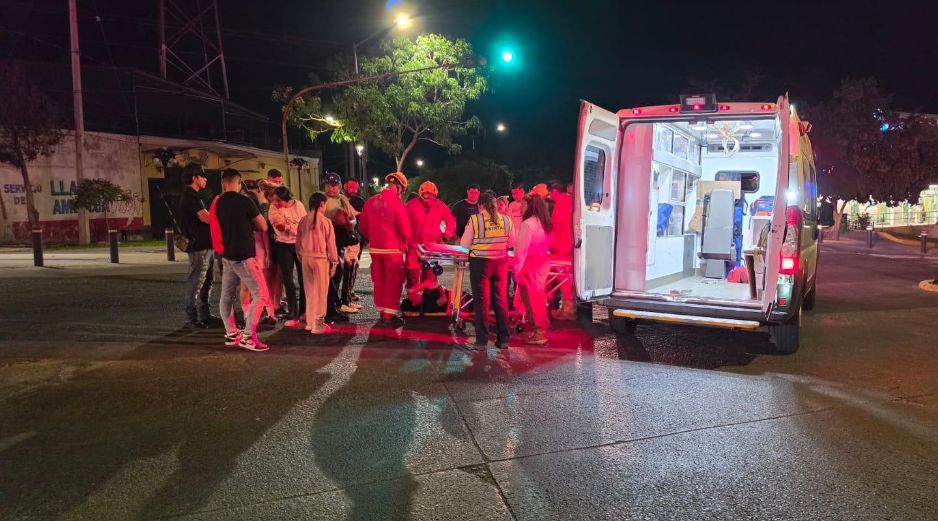 Elementos de servicios médicos municipales brindaron atención a ambas mujeres. ESPECIAL