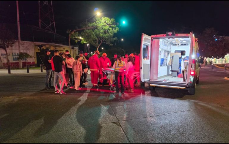 Elementos de servicios médicos municipales brindaron atención a ambas mujeres. ESPECIAL