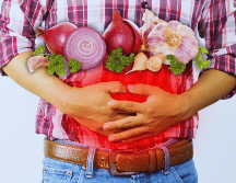 Un grupo de alimentos altamente problemáticos incluye vegetales que son la base de casi cualquier receta de cocina, como el ajo y la cebolla. ESPECIAL / CANVA