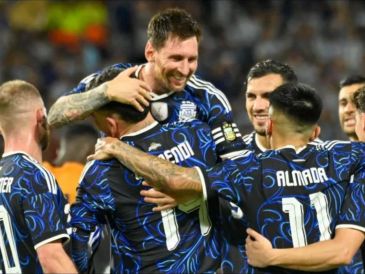 Argentina confirmó a 17 campeones de Catar 2022 en su convocatoria para el Mundial 2026 e incluyó a jóvenes como Nicolás Paz y Giuliano Simeone. EFE/ ARCHIVO.