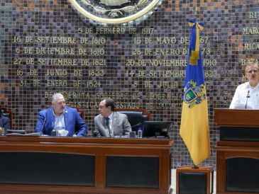 El diputado Tonatiuh Bravo, promotor de la propuesta, destacó la aprobación por parte del Congreso de ambos acuerdos. EL INFORMADOR / A. Navarro