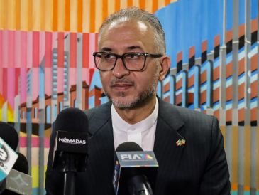 El embajador de Irán en Mexico, Albolfazl Pasandideh, participa durante una conferencia de prensa este jueves en la ciudad de Tijuana. EFE/J.Terríquez