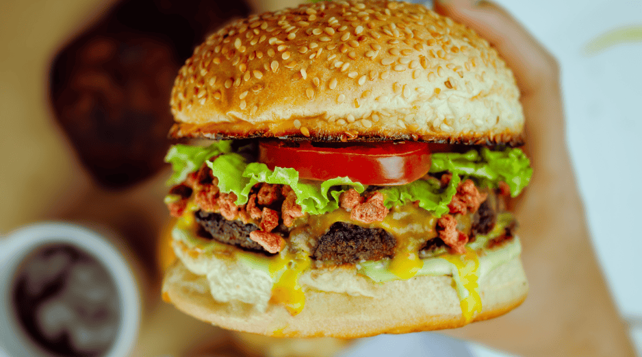En este día las principales cadenas de comida rápida en México celebran con descuentos imperdibles, hamburguesas a un peso y cupones exclusivos en aplicaciones móviles. CANNVA