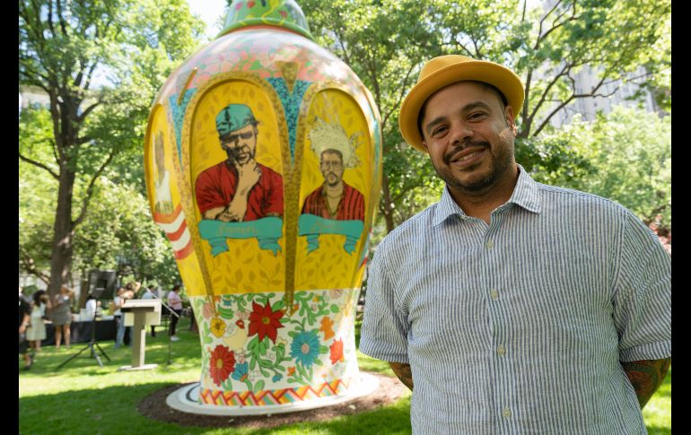 El jarrón, 'Capicú de Cariño', es el estandarte de 'Alfarero del barrio'. EFE/A. Colmenares