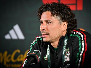 "Sigue existiendo el mismo competidor, el mismo que quiere estar, el mismo que quiere jugar. Y me preparo para jugar", dijo Memo Ochoa sobre la convocatoria para el Mundial 2026 y el momento de su carrera. IMAGO7/E. Espinosa