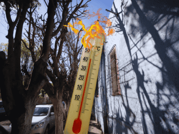 Las llamadas islas de calor urbanas absorben la radiación solar durante el día y la liberan por la noche, impidiendo que el ambiente se refresque. ESPECIAL / CANVA