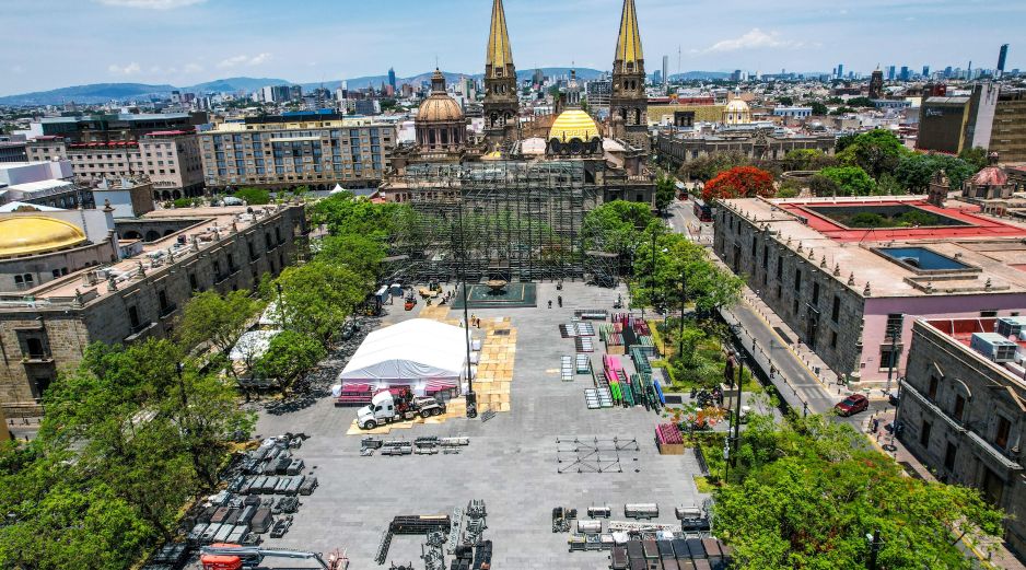 El Gobierno de Guadalajara hará la reubicación temporal de las calandrias que se estacionan sobre Hidalgo a puntos cercanos con el objetivo de impactar lo menos posible en su actividad. EL INFORMADOR/ A. Navarro