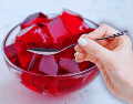La gelatina contiene altas concentraciones de prolina, un aminoácido esencial para la regeneración del cartílago y la prevención del desgaste articular prematuro. ESPECIAL / CANVA