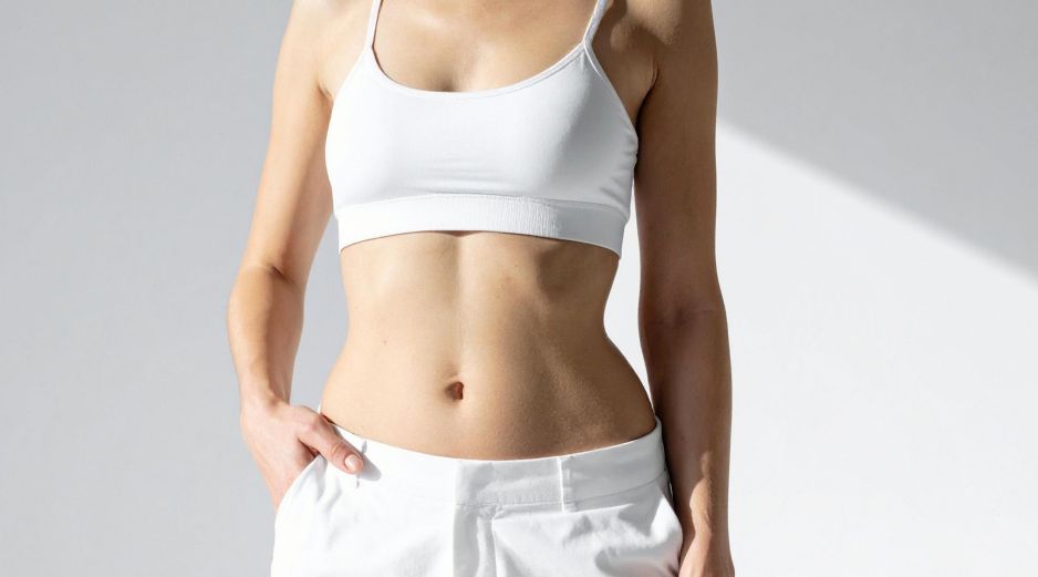 La definición muscular no solo exige una rutina de ejercicios estricta y progresiva, sino también una dieta meticulosamente calculada para perder peso y grasa corporal. ESPECIAL / CANVA